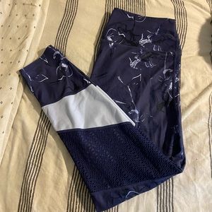 Large fabletics yoga pants